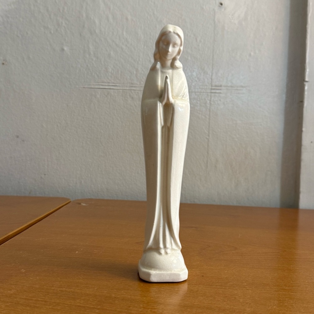 Elegant Cream Ceramic Statue